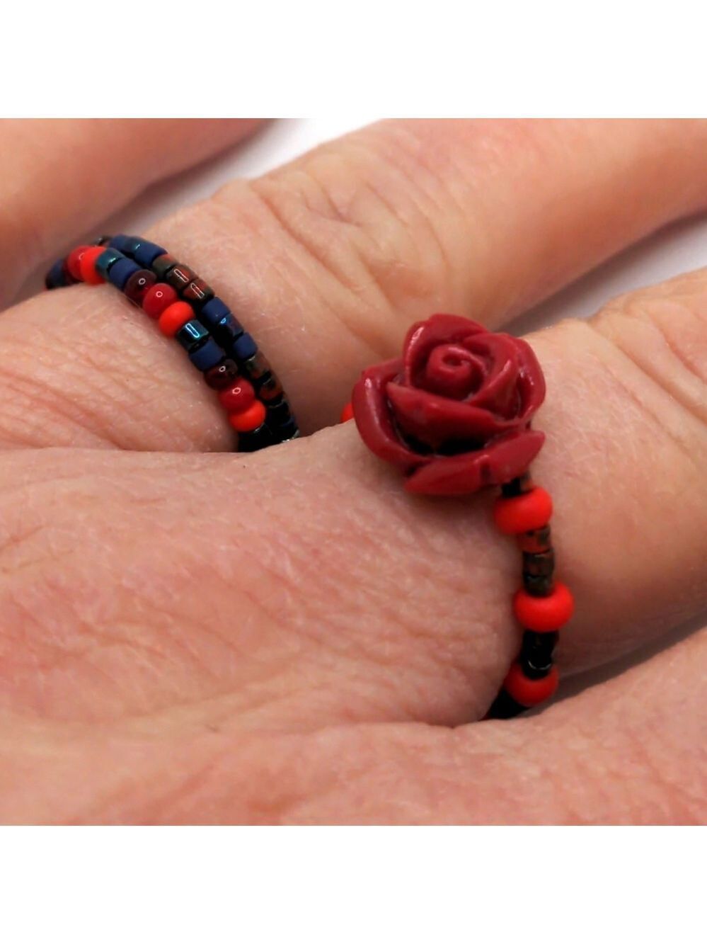 381MIDALANE Czech Glass Rose Bead Stretch Ring
